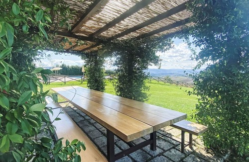 Montalcino Villa | Beautiful apartment in villa for 4 people with pool, WIFI, patio, pets allowed and panoramic view