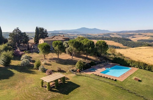 Montalcino Villa | Beautiful apartment in villa for 4 people with pool, WIFI, patio, pets allowed and panoramic view