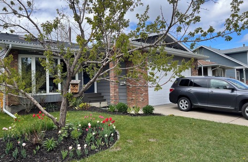 Southeast Calgary House | Beautiful legal suite | Private sauna