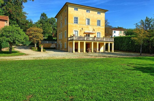 Capannori Villa | Beautiful private villa with private pool, WIFI, A/C, TV, terrace and panoramic view, close to L.