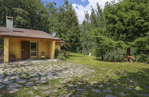 San Romano in Garfagnana House | Beautiful private villa for 6 guests with WIFI, TV, patio and pets allowed