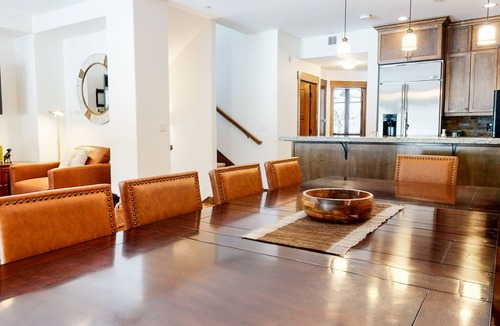 Woodwinds House | Beautiful Spacious Modern, On Golf Course! Private Hot Tub, Grill, Game Room