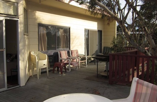 Cowes House | Beautiful spacious pet friendly home next to the ocean