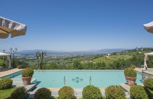 Lamporecchio Villa | Beautiful villa for 4 guests with A/C, pool, WIFI, TV and panoramic view