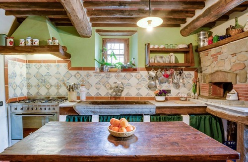 Pescia Villa | Beautiful villa for 8 people with WIFI, private pool, TV, balcony, pets allowed and panoramic v.