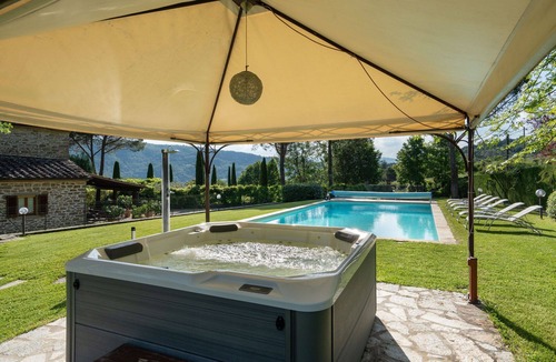 Subbiano Villa | Beautiful villa with A/C, WIFI, private pool, hot tub, TV, patio, panoramic view, close to Arezzo
