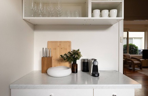 St. Kilda East Apartment | Beautifully Styled Apartment in St Kilda East