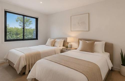 St. Kilda East Apartment | Beautifully Styled Apartment in St Kilda East