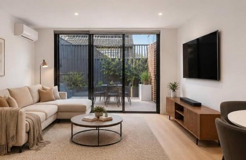 St. Kilda East Apartment | Beautifully Styled Apartment in St Kilda East