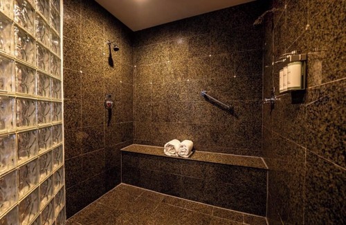 Perrysburg Apartment | Belamere Suites - The Presidential Swimming Pool Suite In Ohio