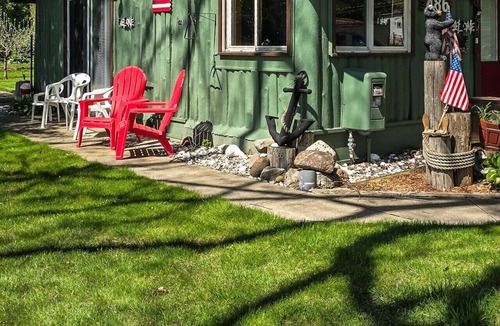 Sanford House | Bell Inn Cottage - Sanford Lake