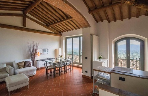 Matraia Apartment | Bellavista, modern apartment. Pool, WiFi, Lucca