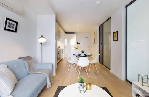 Melbourne Central Business District Apartment | Belle - Incredible Location Gym Pool Sauna WiFi