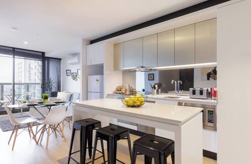 Melbourne Central Business District Apartment | Belle - Incredible Location Gym Pool Sauna WiFi