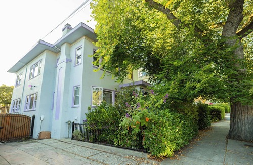 Fairview Park House | Berkeley Retreat w/ Chef’s Kitchen & Hot Tub