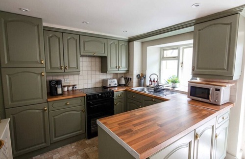 Bourton-on-the-Water Cottage | Best Location In Bourton Garden | BBQ | Parking
