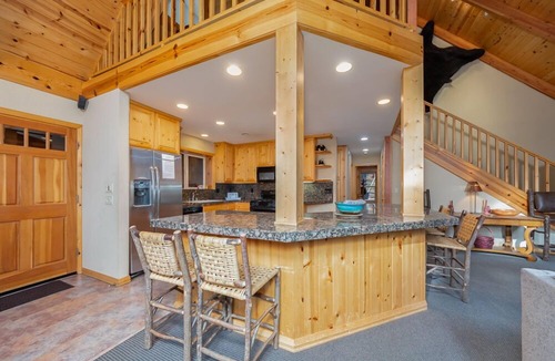 Arnold Cabin | BIG TIMBER LODGE - 4 BR/3 FULL 1 HALF BA PLUS LOFT & REC ROOM