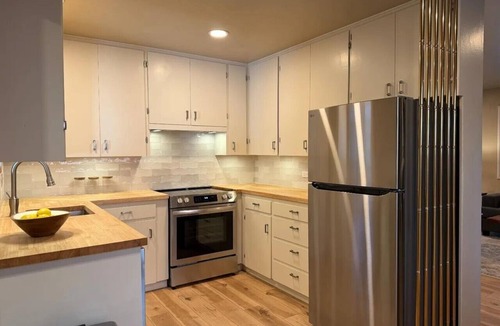 Bijou Pines Cabin | Bijou Tahoe Cabin - Walk to Lake, Near Casinos!