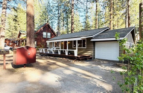 Bijou Pines Cabin | Bijou Tahoe Cabin - Walk to Lake, Near Casinos!