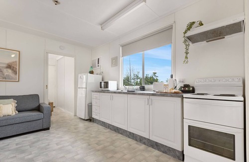 Lakes Entrance House | Bird and Beach: Close to walking trails leading to the beach and Lake Bunga