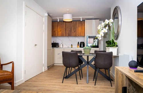 Bordesley Apartment | Birmingham City Retreat No 166