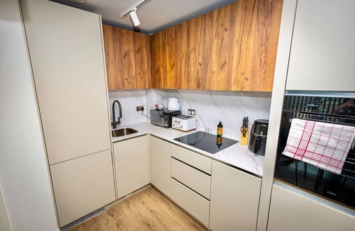 Bordesley Apartment | Birmingham City Retreat No 166