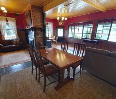 Blackwood House | Blackwood Cobb & Co Historic Forest Retreat