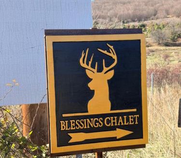 Aghios Athanasios Ski Chalet | Blessings Chalet στον Παλαιό Άγιο Αθανάσιο με Τζάκι, Barbeque, μεγάλη αυλή και υπέροχη θέα