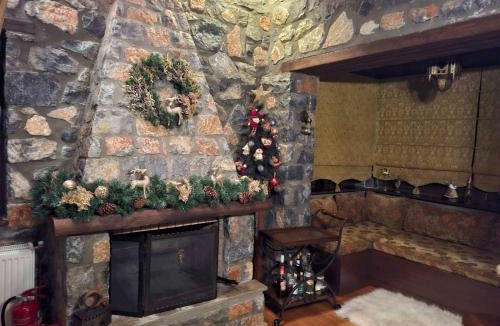 Aghios Athanasios Ski Chalet | Blessings Chalet στον Παλαιό Άγιο Αθανάσιο με Τζάκι, Barbeque, μεγάλη αυλή και υπέροχη θέα