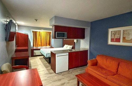 Northwood Hotel | BlissPoint Inn & Suites, Northwood