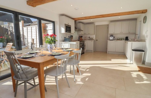 Chipping Campden Cottage | BLOSSOM COTTAGE, pet friendly, with open fire in Chipping Campden