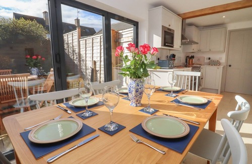 Chipping Campden Cottage | BLOSSOM COTTAGE, pet friendly, with open fire in Chipping Campden