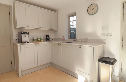 Chipping Campden Cottage | BLOSSOM COTTAGE, pet friendly, with open fire in Chipping Campden