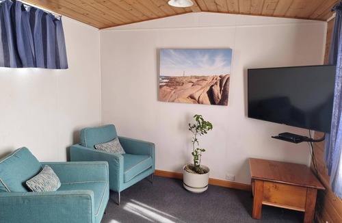 Marlo Apartment | Blue Tongue Retreat with great wifi and easy walking to the estuary & township.