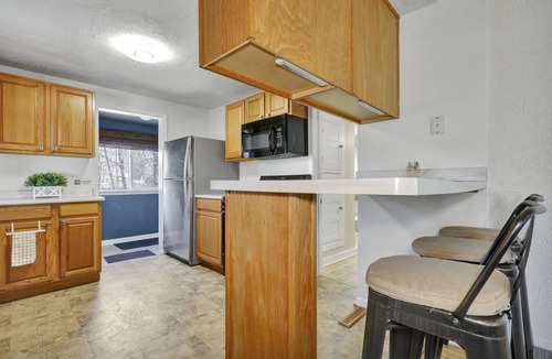 Lansing House | Boho/Retro Style | 2 Bdrm | 10 Mins to MSU Campus