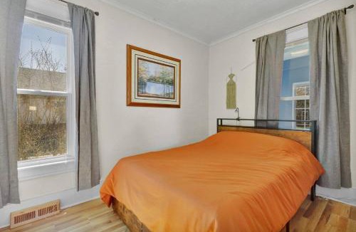 Lansing House | Boho Retro Style in Lansing 10 Mins to MSU Campus