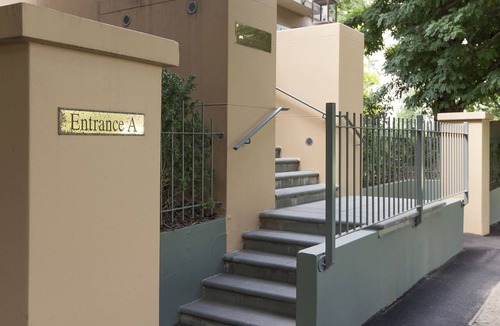 East Melbourne Apartment | BOUTIQUE STAYS - Wellington Mews