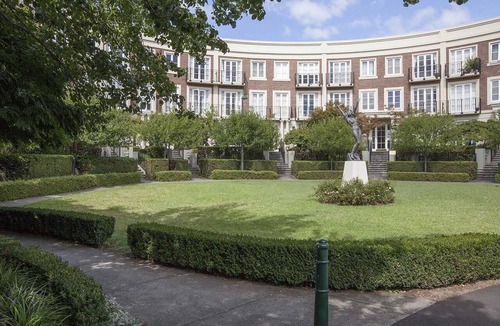 East Melbourne Apartment | BOUTIQUE STAYS - Wellington Mews