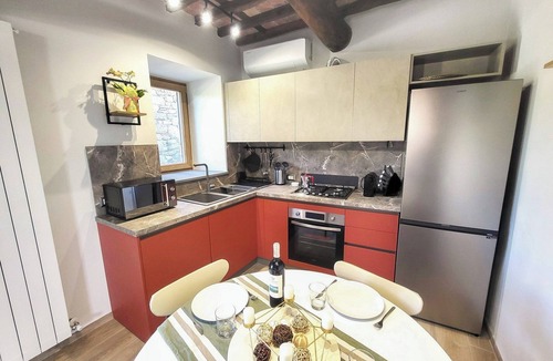Piazza al Serchio Cottage | Boutique Tuscan Retreat | Stupendous Panoramic Views | Plunge Pool | Sleeps 5