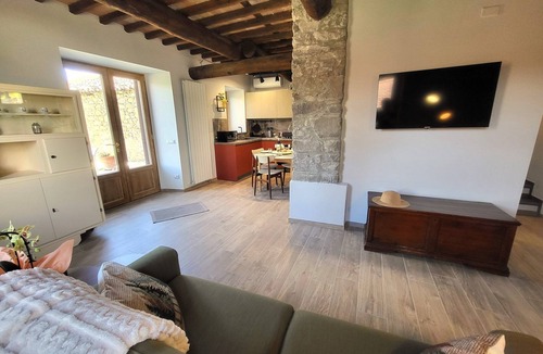 Piazza al Serchio Cottage | Boutique Tuscan Retreat | Stupendous Panoramic Views | Plunge Pool | Sleeps 5
