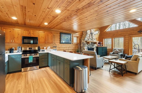 Boyne City Cabin | Boyne Mountain Cabin, Sleeps 12, Hot Tub
