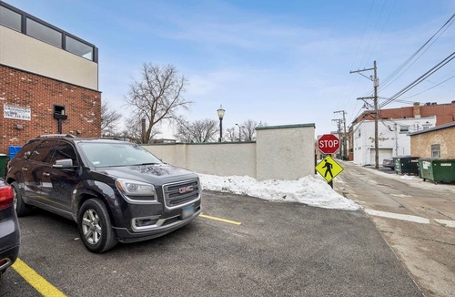 La Grange House | Brand new 1 Bedroom Apartment in La Grange close to Metra