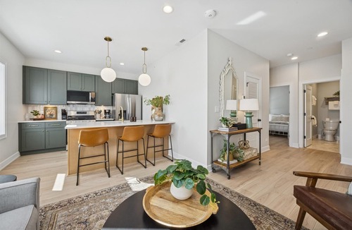 La Grange House | Brand new 2 BR Apt in downtown La Grange close to Metra!
