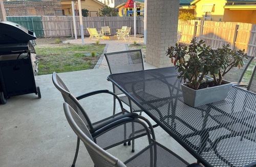 Lakes Entrance House | Brand new 4-bedroom house inside of town Lakes Entrance