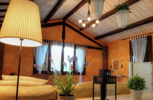 Modigliana House | Bright Holiday Home in Modigliana with Swimming Pool