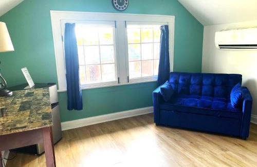 Livingston Park Apartment | Bright Studio Stay - Downtown