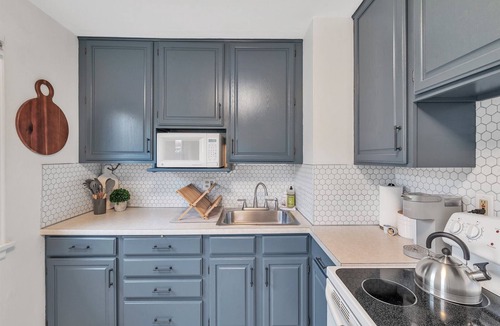 Toledo House | ★Bright & Stylish near Country Club, UTMC & Zoo★