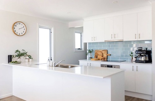Inverloch House | Broadbeach House Inlet - Winter Promo Stay 3 pay 2