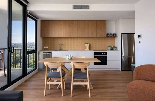 Brunswick Apartment | Brunswick 2BR 2Bath w Free Parking + Park Views