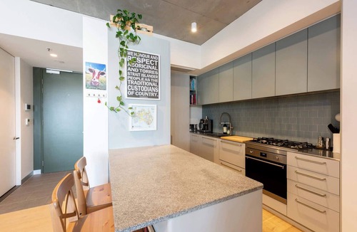 Brunswick Apartment | Brunswick Retreat! 5th floor 1-bed Unit w Parking